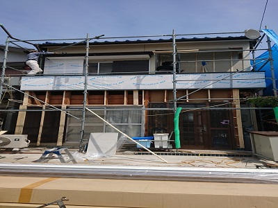 サイディング貼り工事の外壁解体の様子