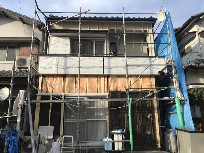 外壁サイディング貼り工事の様子