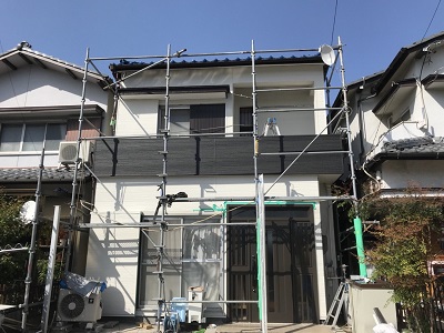 外壁サイディング貼り工事の様子