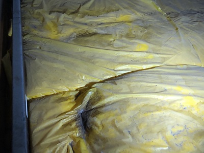 雨漏り痕がある小屋裏