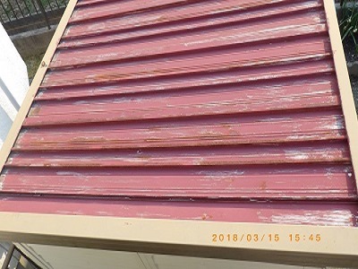トタン屋根ケレン作業