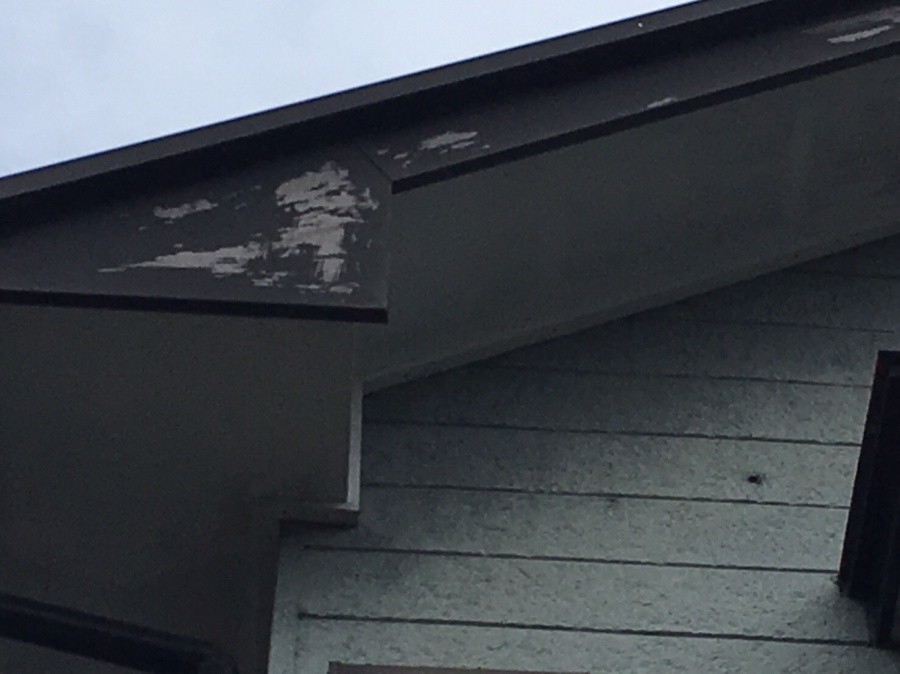 劣化で剥がれている