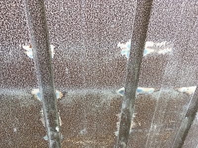 錆びてしまったトタン壁