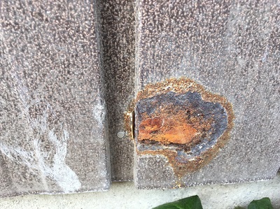 錆びてしまったトタン壁