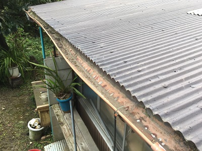 春日井市　台風　雨樋歪み