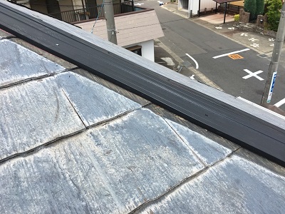 貫板交換工事の樹脂製の貫板を新設した様子