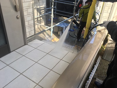 外壁塗装工事の外壁洗浄の様子