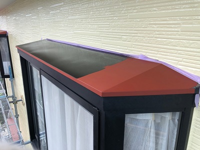 外壁塗装工事の下塗りの様子