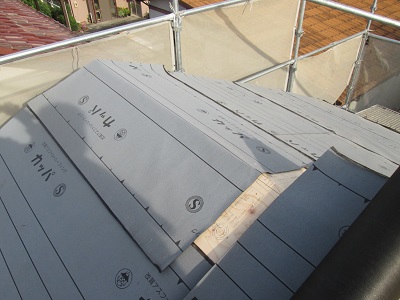 ルーフィングされている屋根