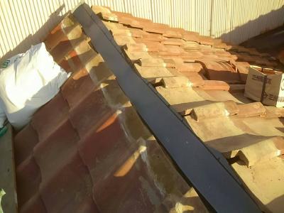 防水シートを引き高さを調整