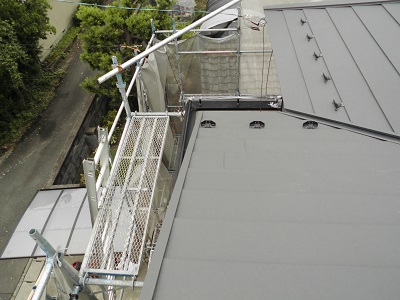 カバー工事でガルバリウム鋼板屋根完工の様子