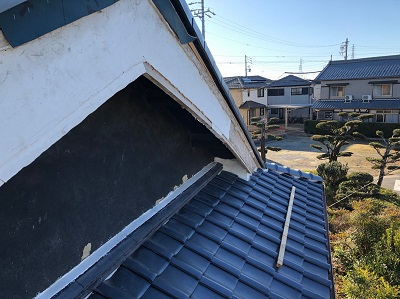 板金でカバーした破風板