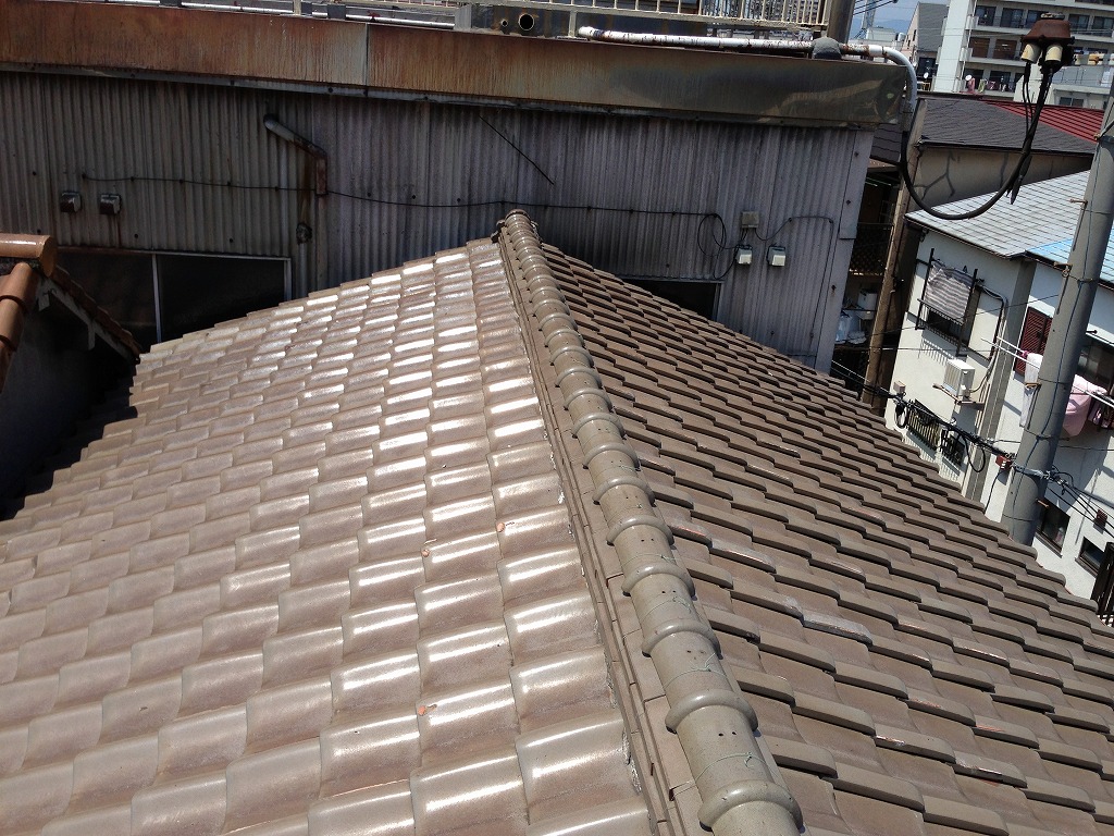 瓦が赤くなるのは鉄粉