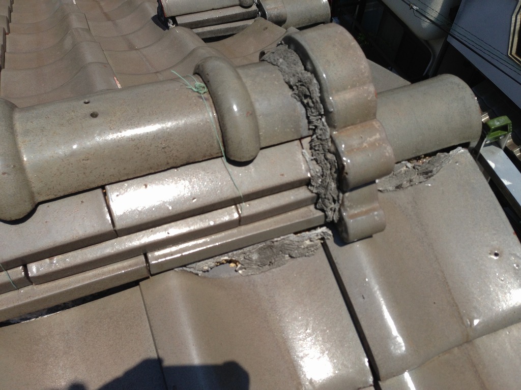 棟の面戸漆喰剥がれ