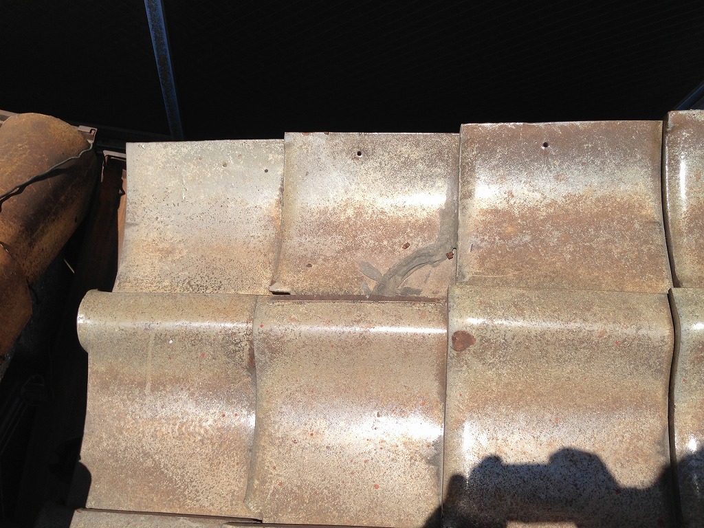 袖瓦、釘からの割れ