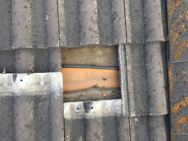 モニエル瓦の桟瓦を外してみました。