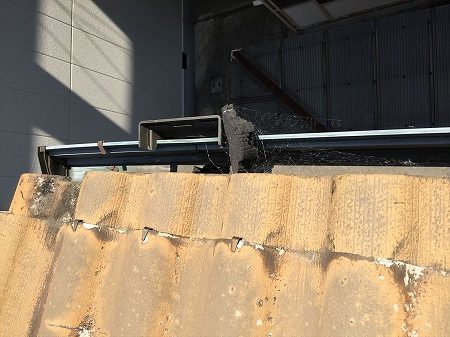 軒先部分の黒ずみ