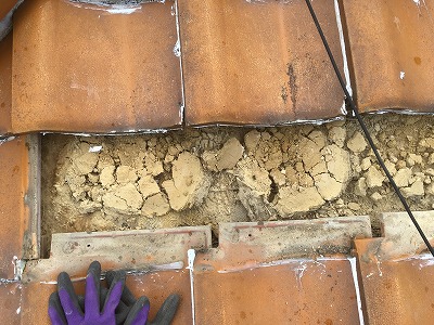 瓦を外して瓦下点検