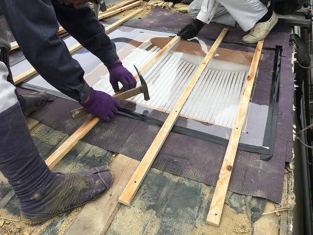 ガラス瓦取り付け段どり