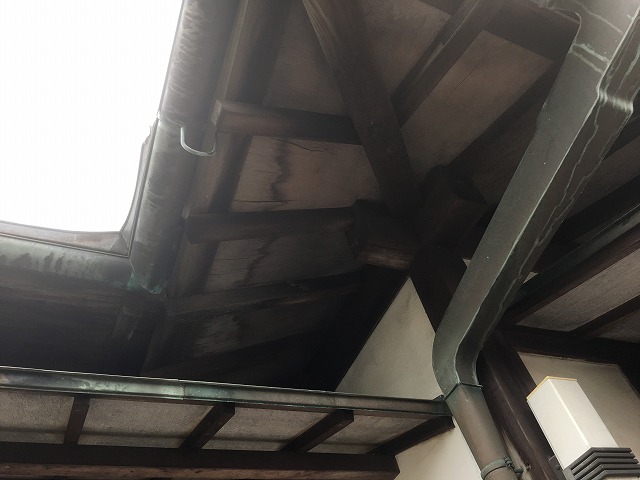 軒天シミ　枚方市