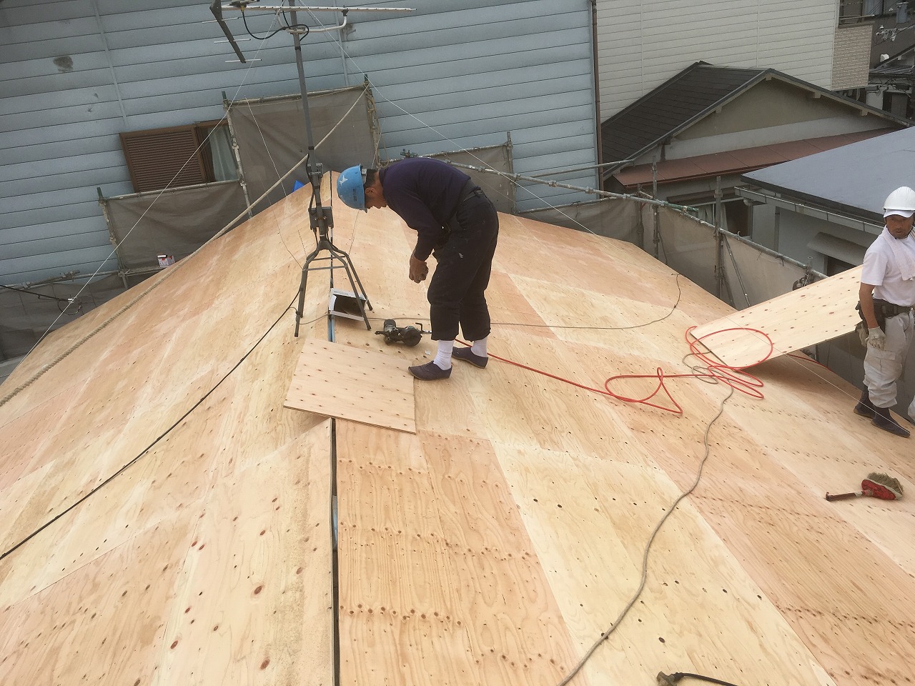 屋根下地コンパネ貼り