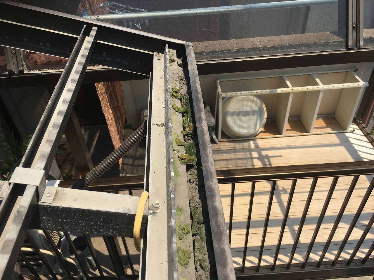 波板めくり後のレール