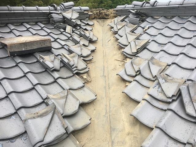 谷際瓦下屋根土処分