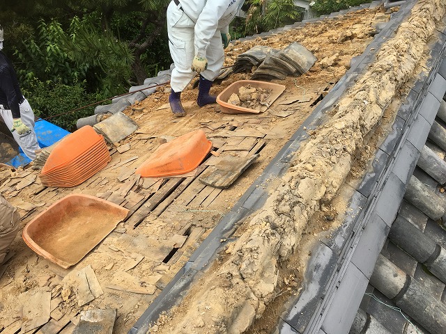 倉の地瓦めくり