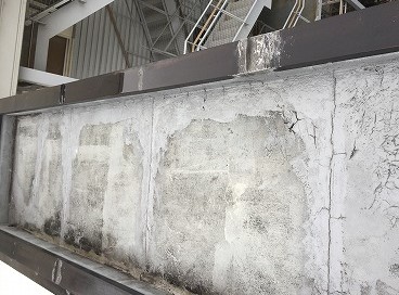 アスファルト防水が剥げています