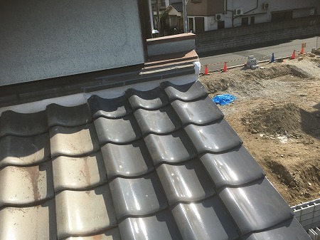 大東市壁際のし積み