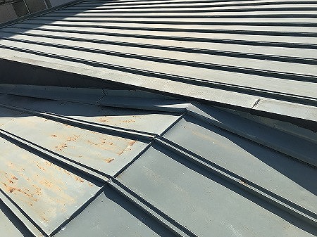 瓦棒屋根色褪せ状態