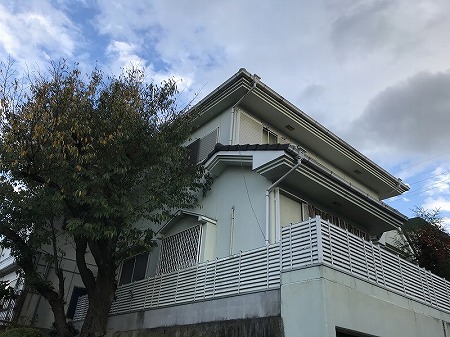 枚方市の少し高台に建つお宅です。