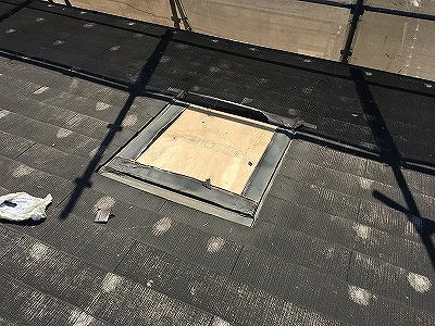 天窓を合板で塞ぐ