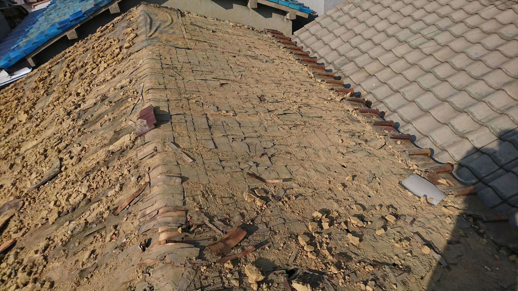 和瓦撤去して野地状態