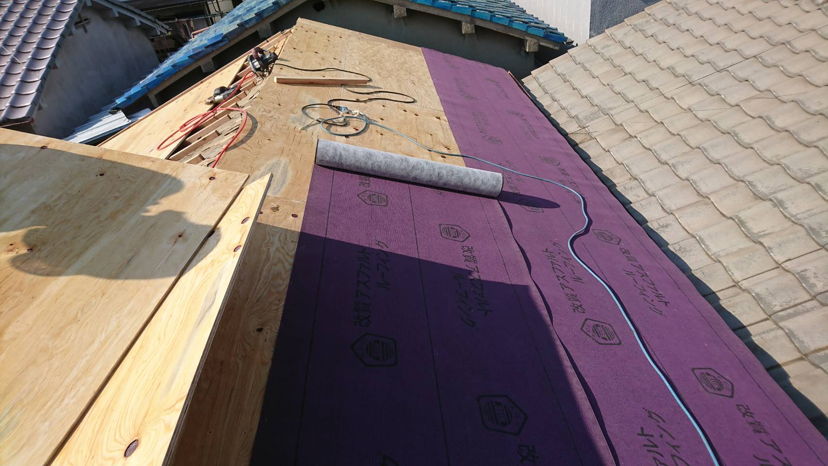 ゴムアスルーフィング貼り