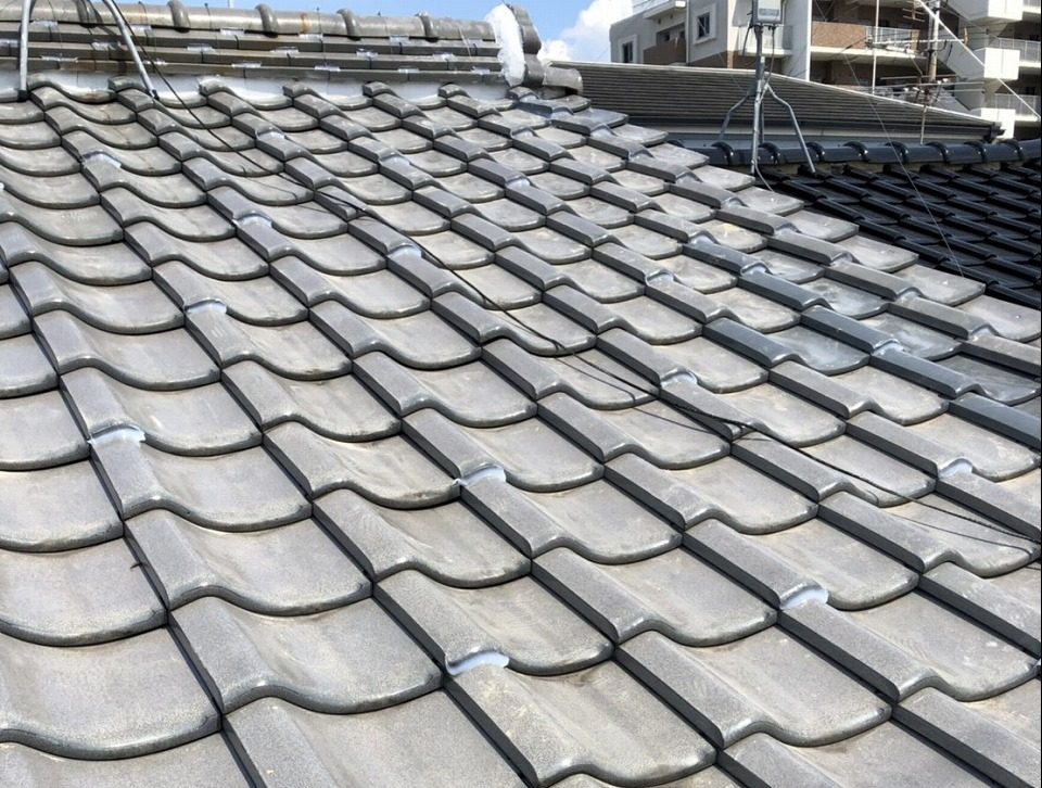 枚方市シルバー釉薬瓦屋根