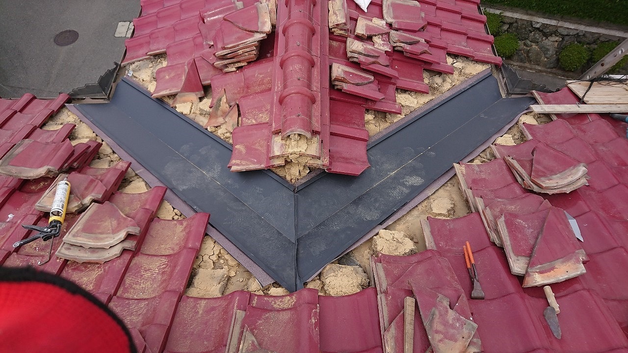 新しい谷板金の設置