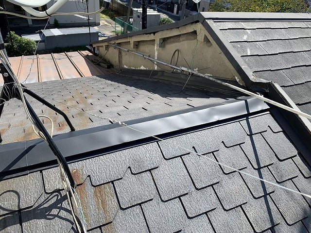 棟包板金を取り付けて完成