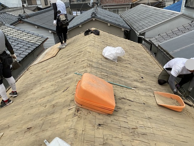 屋根土解体　寝屋川市