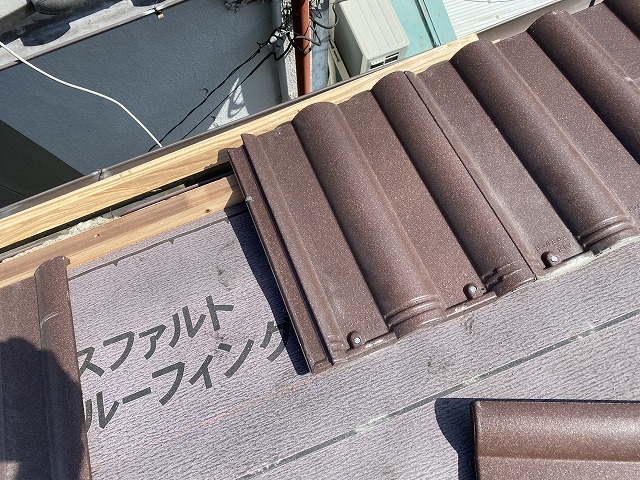 地瓦葺き　寝屋川市