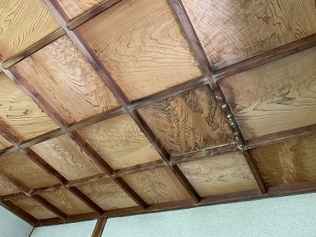 格子天井雨漏り