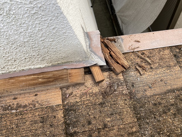 ヌキ板腐食　寝屋川市