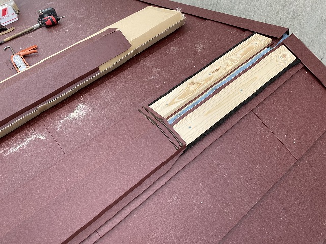 棟部分の補強と板金の新設