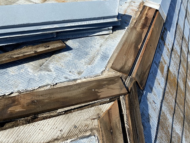 ヌキ板雨漏り枚方市