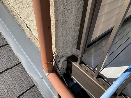 樋付近も壁割れ