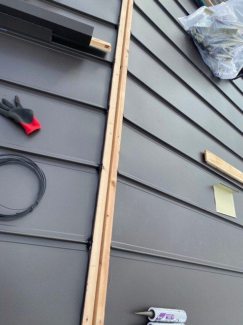 棟板金の取り付けと仕上げ