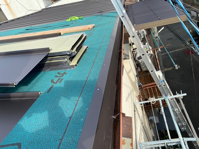 防水シートの敷設