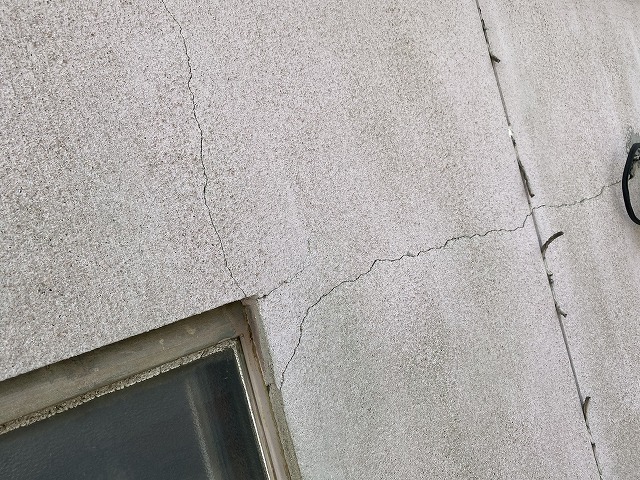 壁クラック　寝屋川市