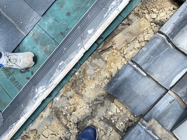 雨漏り瓦解体大東市