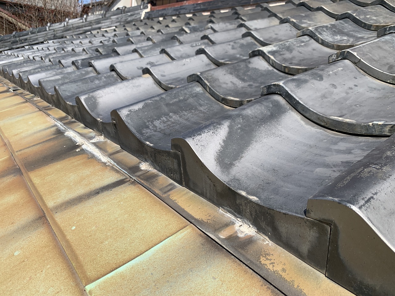 一文字瓦と銅板の取り合い